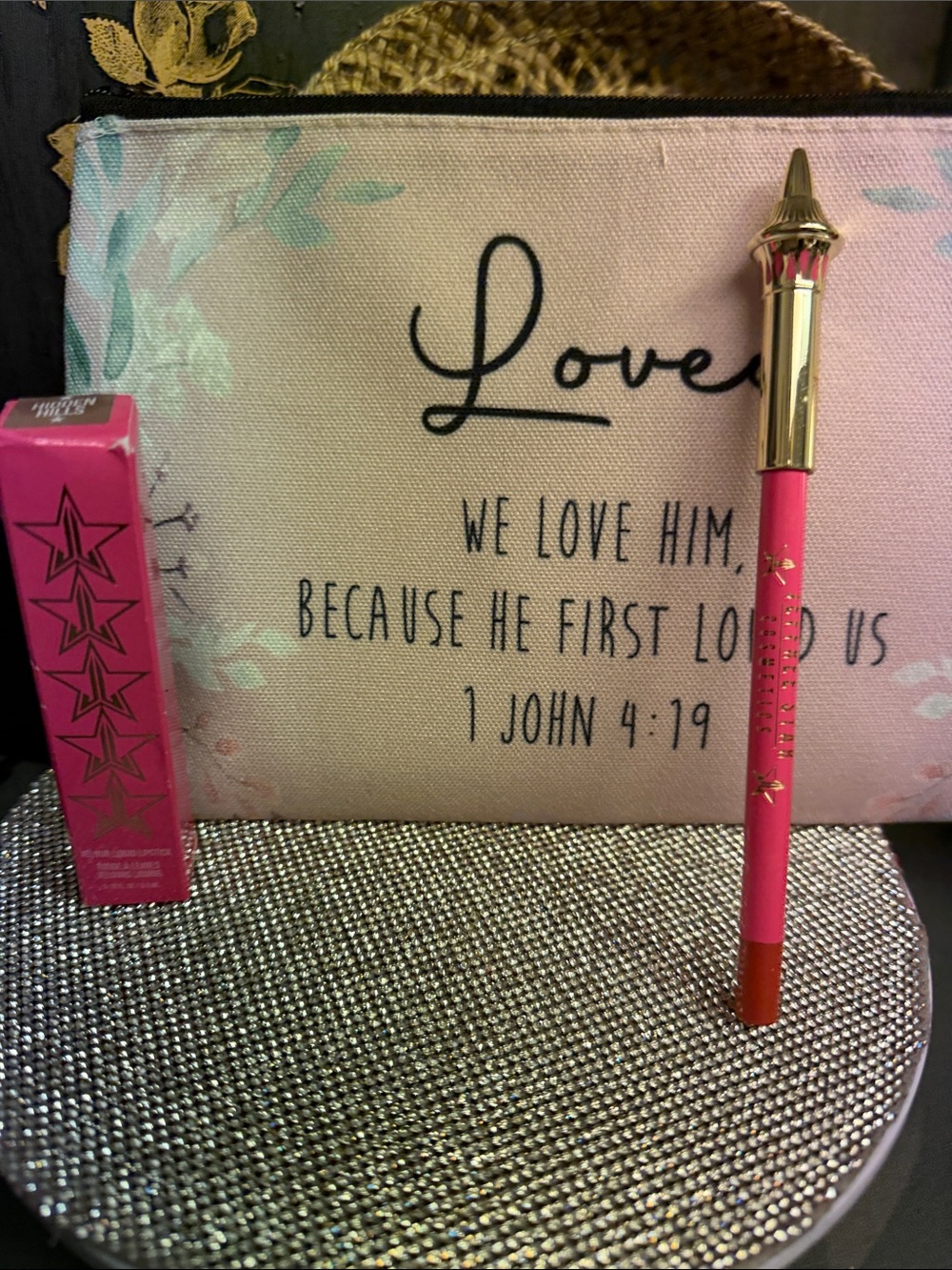 Jeffree Star beauty bundle with cosmetic bag. 🆕